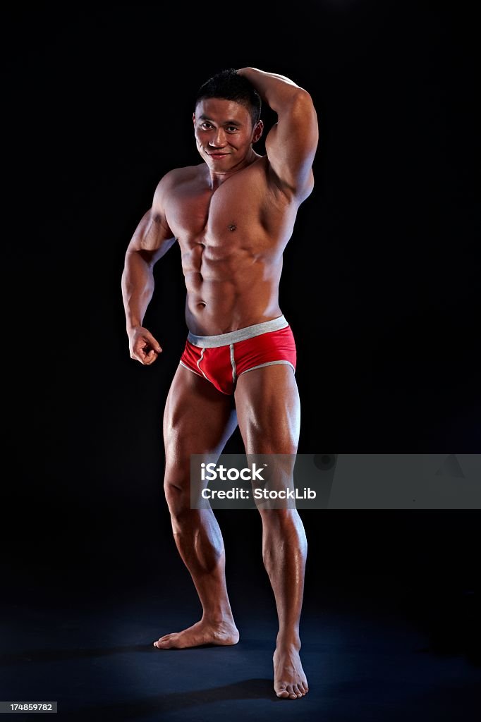 Retrato de corpo inteiro asiática masculino body builder - Foto de stock de 20 Anos royalty-free