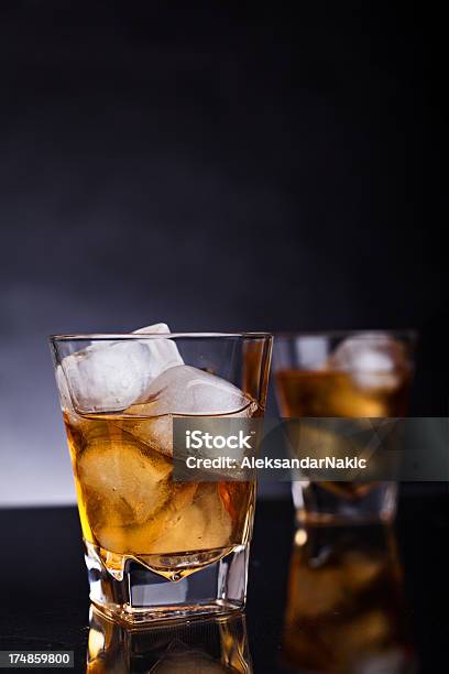 Whiskey Stockfoto und mehr Bilder von Alkoholisches Getränk - Alkoholisches Getränk, Cocktail, Eiswürfel