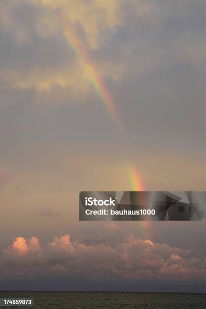 Rainbow - zdjęcia stockowe i więcej obrazów Bez ludzi - Bez ludzi, Burza, Burza z piorunami