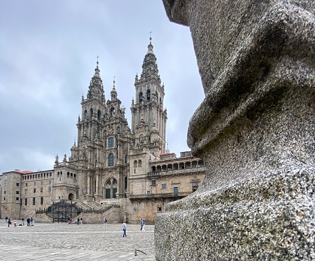 Vista de la fachada frontal de la catedral de Santiago de Compostela del siglo XVI desde el otro lado de la Praza do Obradoiro, declarada Patrimonio de la Humanidad por la UNESCO. photo