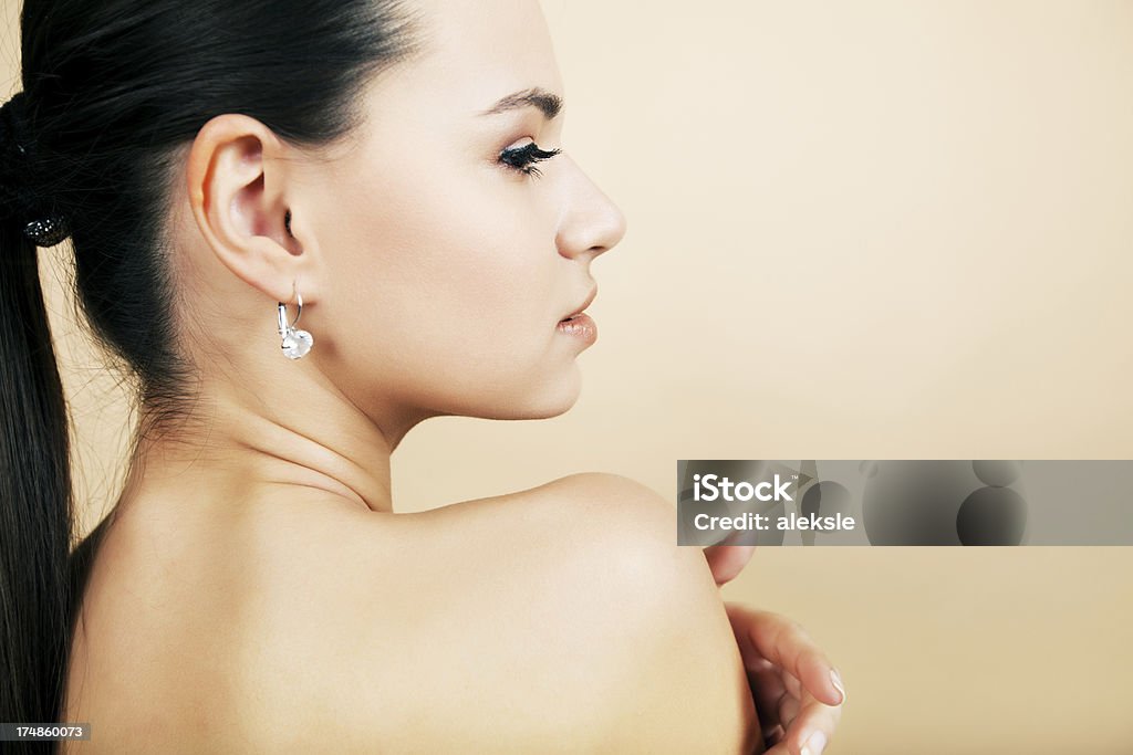 Bellezza su beige - Foto stock royalty-free di Adulto