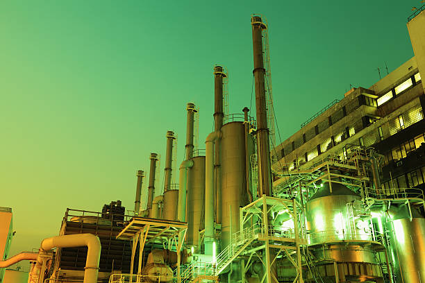 industria chimica - industry landscaped oil industry powder blue foto e immagini stock