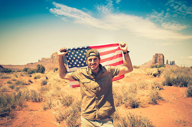 istock Tourist on the Monument valley with flag 174860502