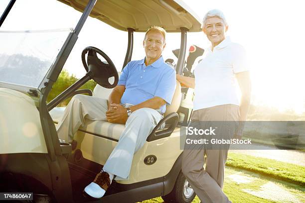 편안한 구멍 간 2명에 대한 스톡 사진 및 기타 이미지 - 2명, 건강한 생활방식, 골프
