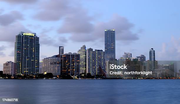 Horizonte De Miami Brickell Foto de stock y más banco de imágenes de Arquitectura exterior - Arquitectura exterior, Ciudad, Miami