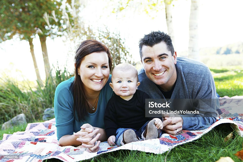 Schöne Familie Quilt im Freien - Lizenzfrei 0-11 Monate Stock-Foto