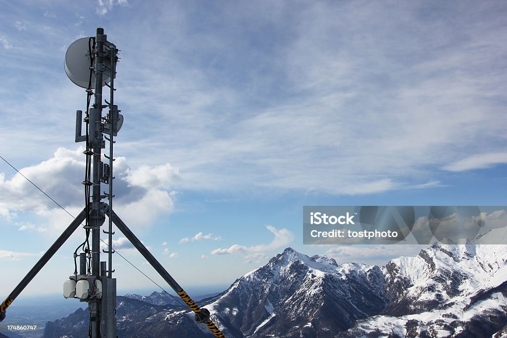 Montaña antena parabólica - Foto de stock de Nieve libre de derechos