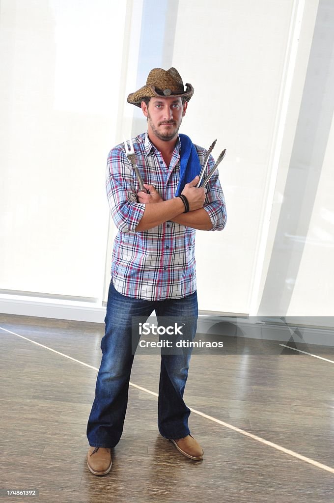 Cowboy com grilling equipamento - Royalty-free Adulto Foto de stock