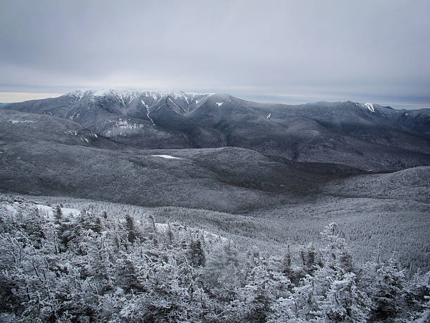 北 kinsman から franconia 範囲 - white mountains ストックフォトと画像