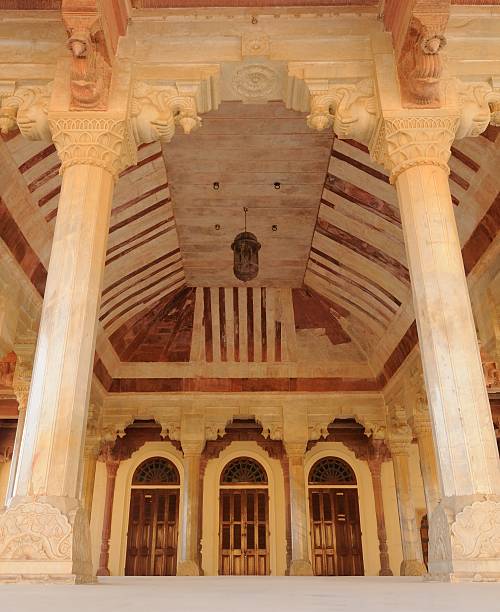 внутренняя янтарный дворец - jaipur amber fort column amber palace стоковые фото и изображения