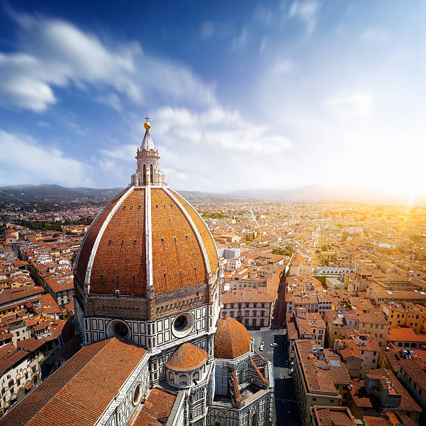 basilica di santa maria del fiore a firenze, italia - renaissance florence italy piazza duomo italy foto e immagini stock