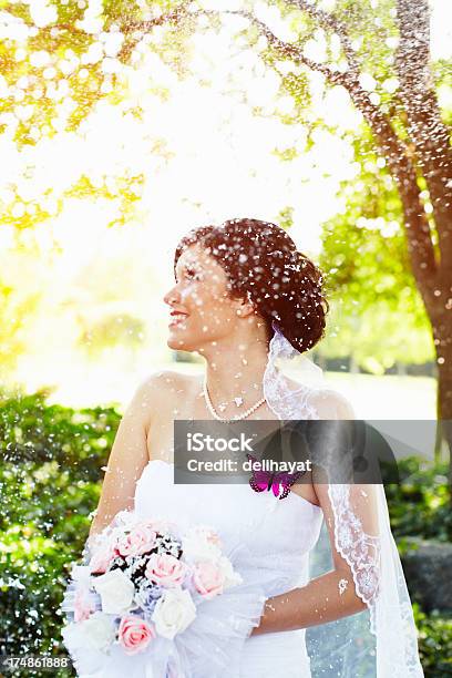 Schnee Im Sommer Stockfoto und mehr Bilder von Attraktive Frau - Attraktive Frau, Bildschärfe, Blume