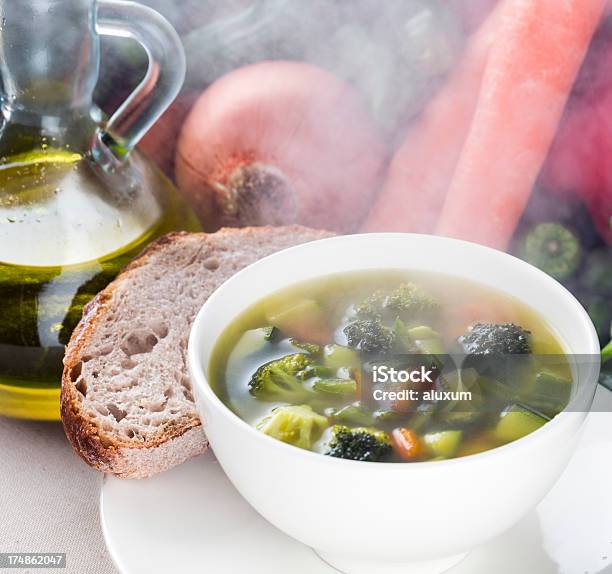 Sopa De Legumes - Fotografias de stock e mais imagens de Alimentação Saudável - Alimentação Saudável, Almoço, Brócolo