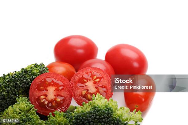 Pomodori Broccoli - Fotografie stock e altre immagini di Alimentazione sana - Alimentazione sana, Ambientazione interna, Antiossidante