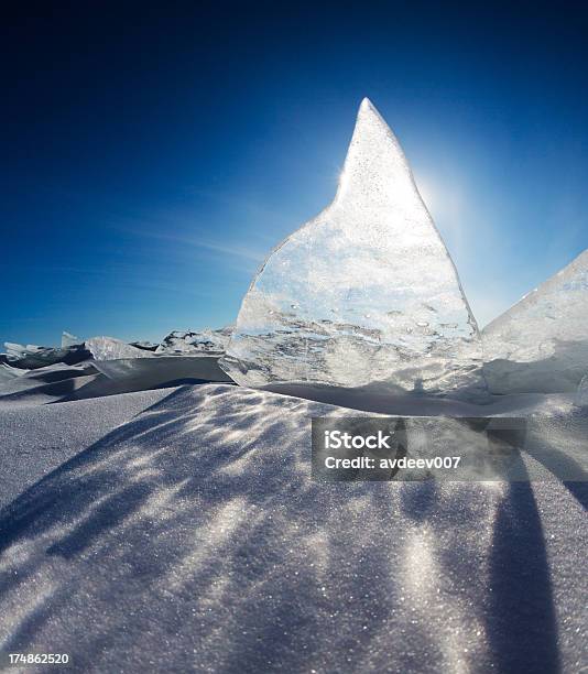 Gelo Do Lago Baikal - Fotografias de stock e mais imagens de Lençol de Gelo - Lençol de Gelo, Luz Solar, Sol