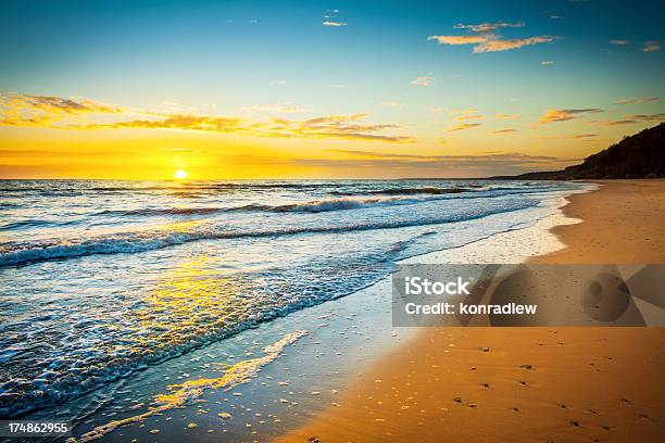 Goldene Strandsonnenuntergang Über Dem Ozean Xxxl Hdrbild Stockfoto und mehr Bilder von Blau
