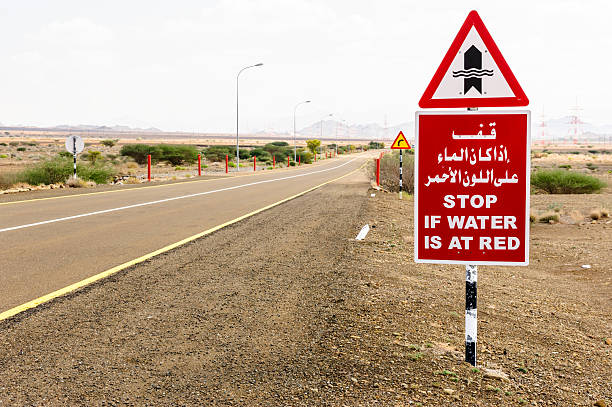 wadi znak ostrzegawczy - sign stop sign arabic script oman zdjęcia i obrazy z banku zdjęć