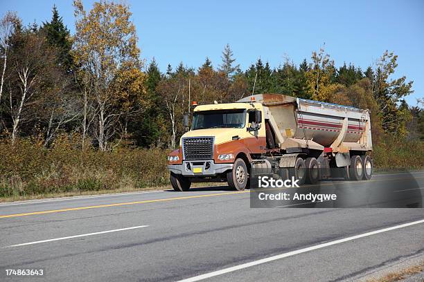 Photo libre de droit de Semi Camionbenne banque d'images et plus d'images libres de droit de Semi-remorque - Semi-remorque, Camion-benne, Remorque