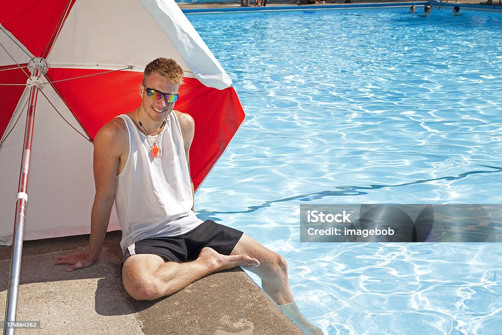 Salvavidas tranquilo - Foto de stock de Piscina libre de derechos