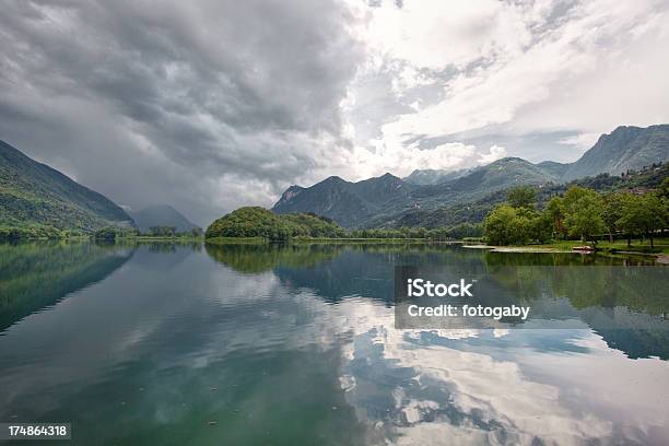 Lago De Montanha Ao Pôr Do Sol - Fotografias de stock e mais imagens de Alpes Europeus - Alpes Europeus, Alto-Contraste, Anoitecer