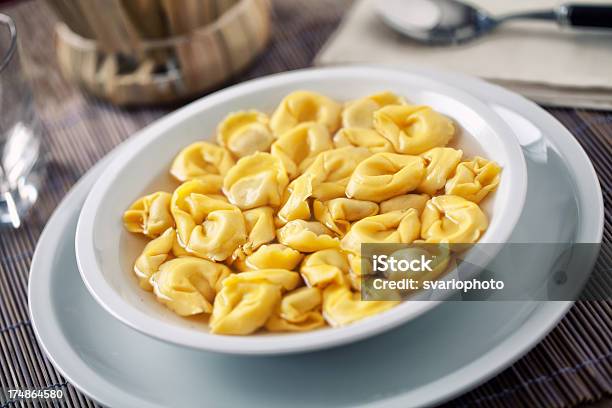 Foto de Tortellini In Bouillon e mais fotos de stock de Cappelletti - Cappelletti, Alimentação Saudável, Amarelo