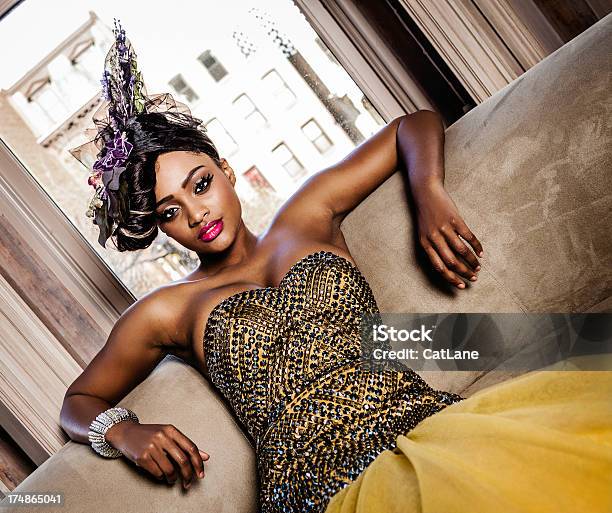 Glamouröse Frau Im Abendkleid Stockfoto und mehr Bilder von Haute Couture - Haute Couture, Afrikanischer Abstammung, Abendkleid