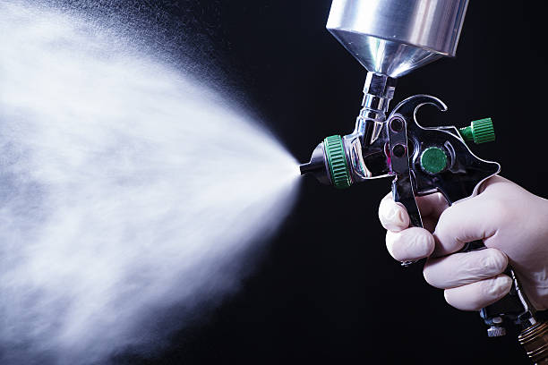 pistola de aerosol de mano - air gun fotografías e imágenes de stock