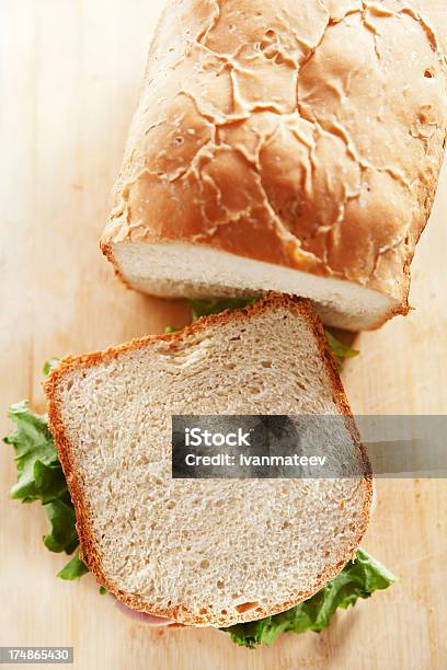 Домашние Белый Хлеб Для Сэндвичи — стоковые фотографии и другие картинки Без людей - Без людей, Белый хлеб, Бутерброд