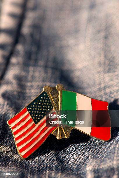 Photo libre de droit de Étatsunis Et En Italie Étiquette Code Pin banque d'images et plus d'images libres de droit de Amitié - Amitié, Badge, Badge d'engagement politique