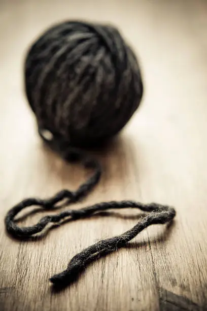 A ball of chunky grey wool.