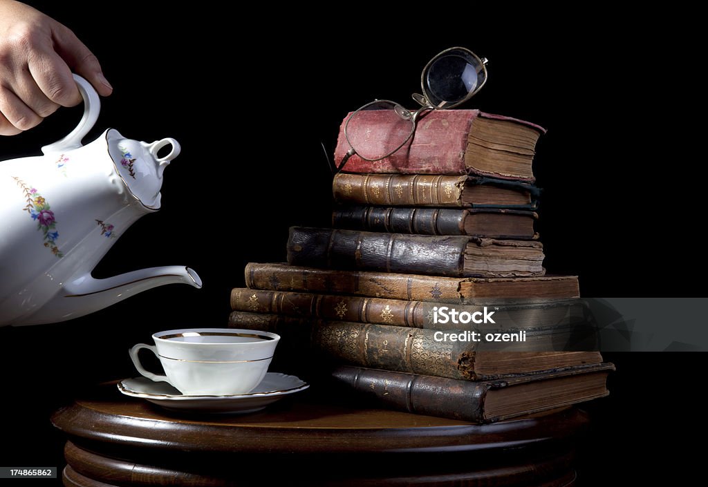 Libros antiguos con té - Foto de stock de Anticuado libre de derechos