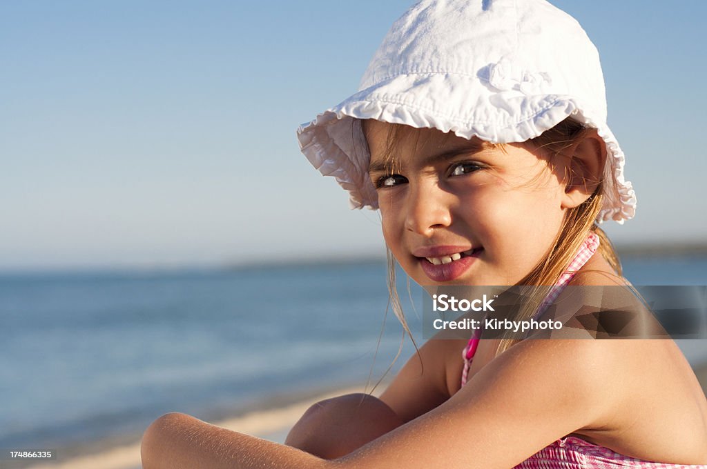 Linda garota na praia - Foto de stock de 4-5 Anos royalty-free