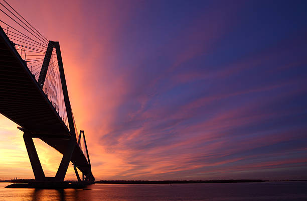 el puente arthur ravenel junior de charleston. - arthur ravenel fotografías e imágenes de stock