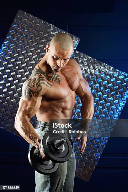 Bodybuilder Foto de stock y más banco de imágenes de 30-34 años - 30-34 años, Adulto, Adulto de mediana edad