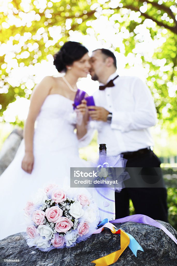 Brindisi con Champagne - Foto stock royalty-free di Abito da sposa