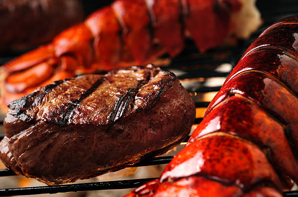 surf and turf - steak lobster sirloin steak meat stock-fotos und bilder