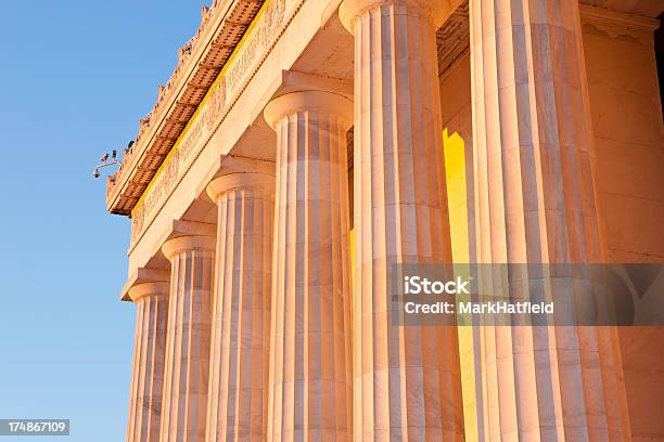 Kolumny W Lincoln Memorial W Stanie Waszyngton Dc - zdjęcia stockowe i więcej obrazów Architektura - Architektura, Bez ludzi, Budynek sądu