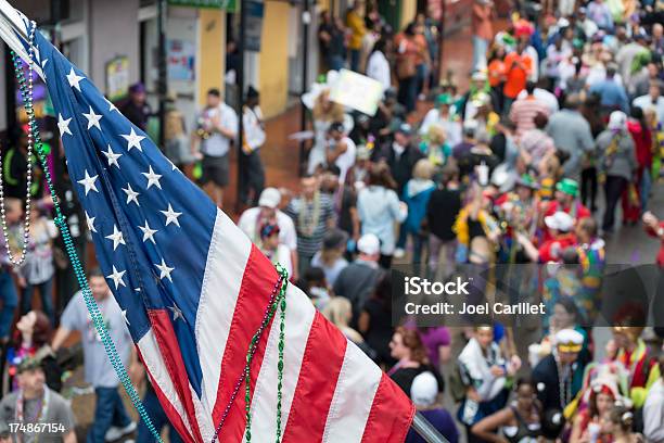 Bandera Estadounidense En Mardi Gras Foto de stock y más banco de imágenes de Abalorio - Abalorio, Bandera, Bandera estadounidense