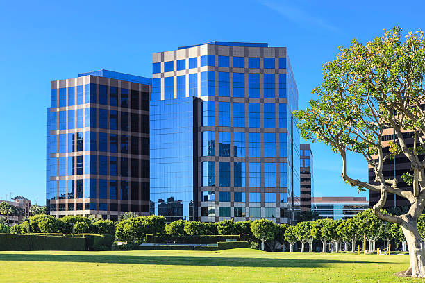 office building außenansicht - office building office park low angle view orange county stock-fotos und bilder