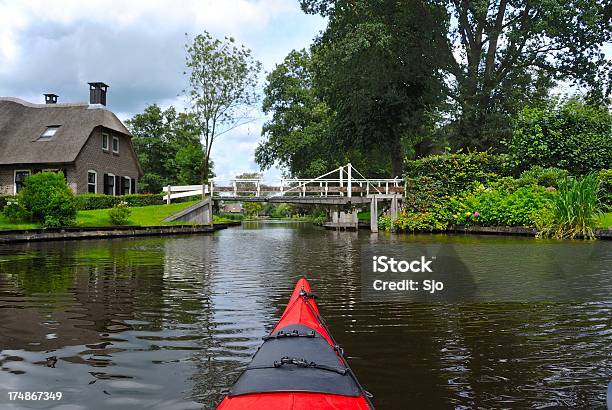 Foto de Canal Village e mais fotos de stock de Giethoorn - Giethoorn, Países Baixos, Remo - Parte de Navio