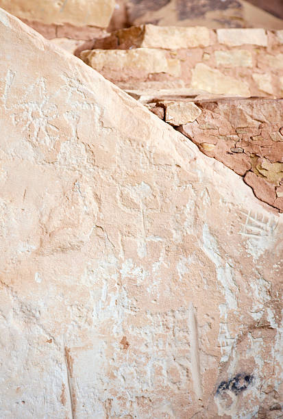 암각화 단계에서 하우스 유적지-메사 베르데, 콜로라도 - cave painting north american tribal culture ancient pueblo 뉴스 사진 이미지
