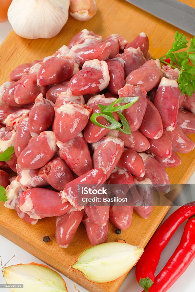Pollo crudo cuori - Foto stock royalty-free di Carne di pollo