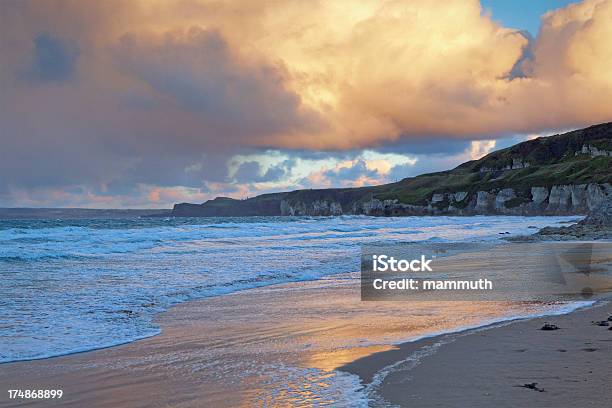 Atlántico Al Mar En La Puesta De Sol Foto de stock y más banco de imágenes de Agua - Agua, Aire libre, Amanecer