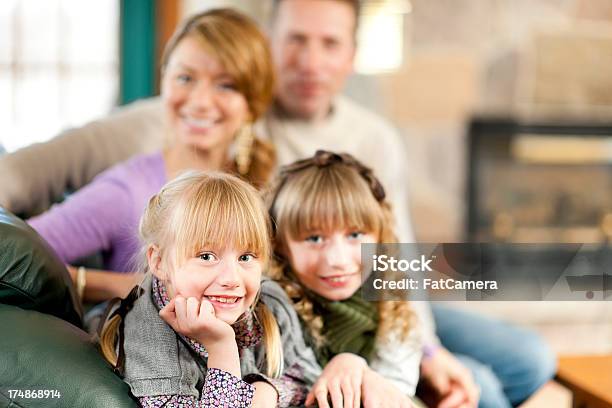 Foto de Tempo Em Família e mais fotos de stock de 10-11 Anos - 10-11 Anos, 30 Anos, 4-5 Anos