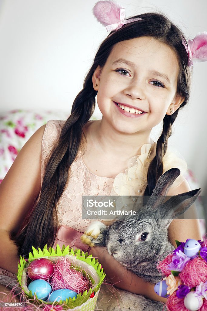 Rapariga e bunny - Royalty-free 8-9 Anos Foto de stock