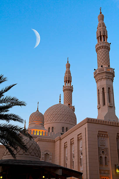 dubai mesquita ao pôr-do-sol - jumeirah mosque - fotografias e filmes do acervo