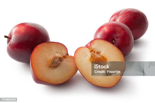 Obst Plum Stockfoto und mehr Bilder von Pflaume - Pflaume, Weißer Hintergrund, Fotografie