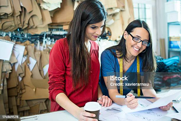 Diseño De Ideas Foto de stock y más banco de imágenes de 25-29 años - 25-29 años, 40-44 años, Adulto