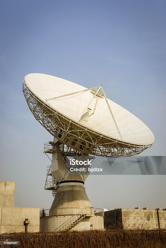 Antena parabólica - Foto de stock de Antena parabólica libre de derechos