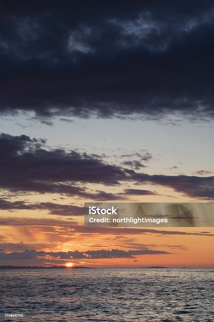 Puesta de sol sobre el mar - Foto de stock de Agua libre de derechos